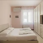 I-Host Apartment - Della Torre 32