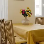 I-Host Apartment - Della Torre 32