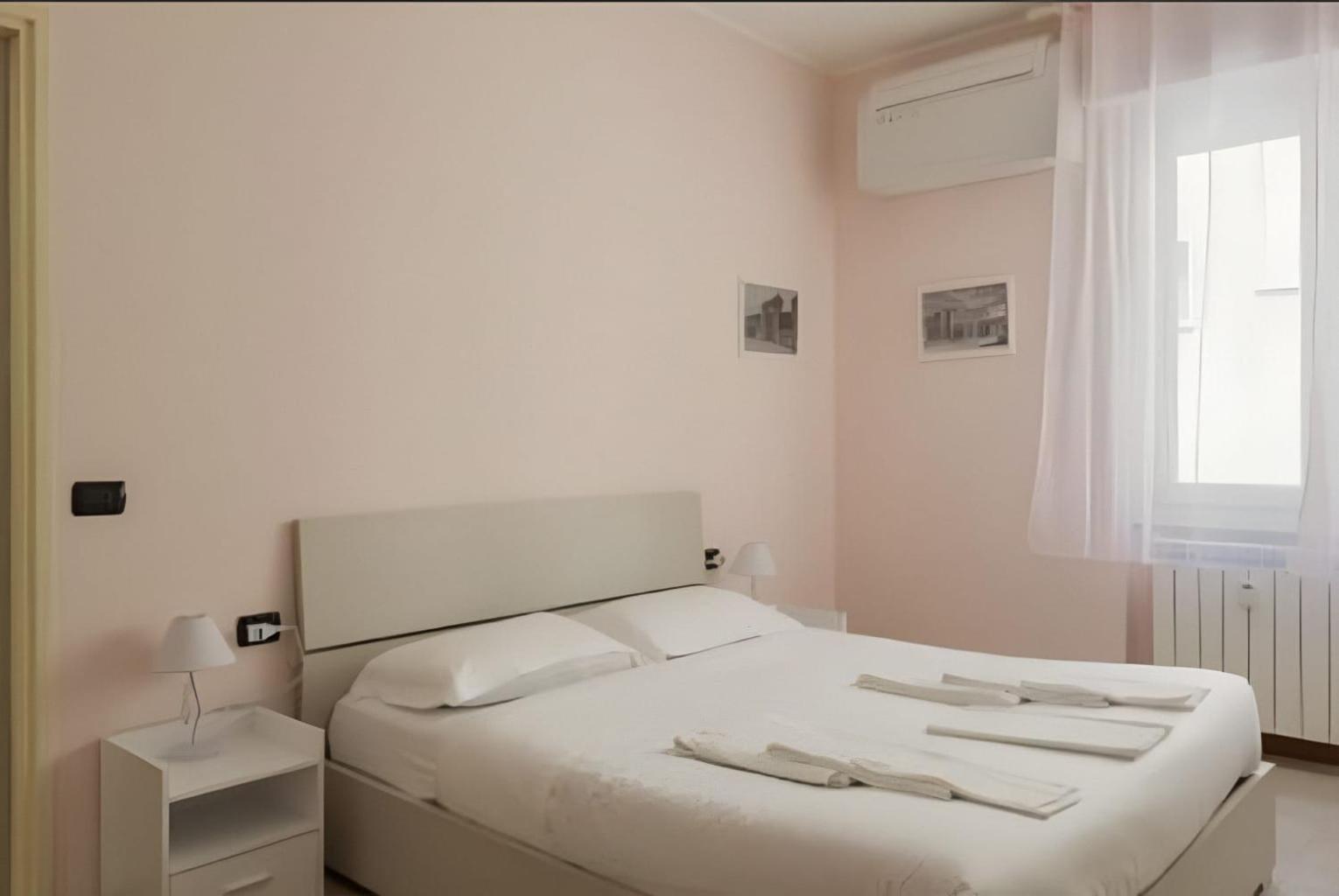 I-host - Della Torre 32 *
